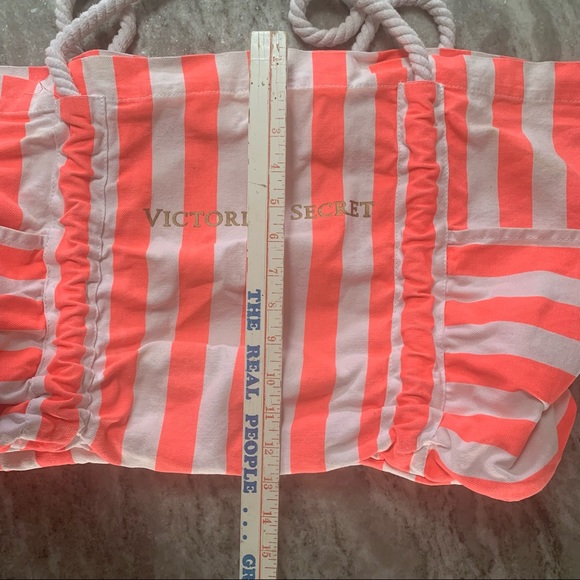 Victoria’s Secret striped bag with rope handles and magnetic snap, side pockets. - Picture 6 of 11